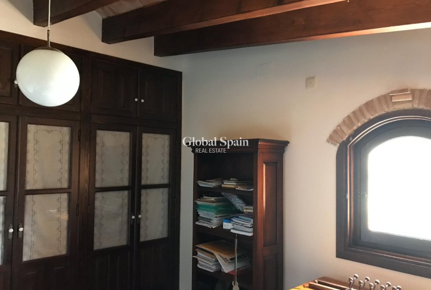 Odsprzedaż - WILLA  -
RIÓPAR - Riopar