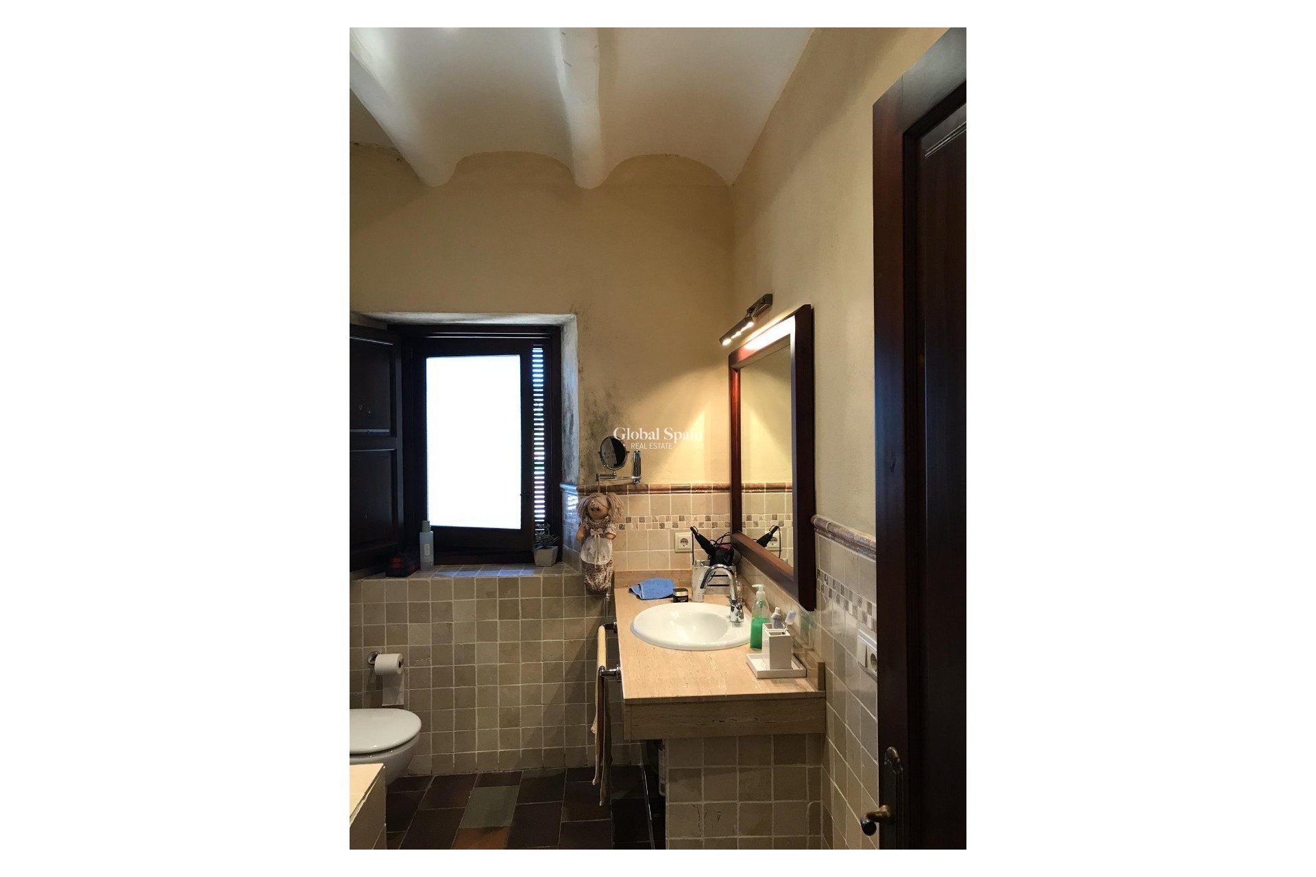 Odsprzedaż - WILLA  -
RIÓPAR - Riopar