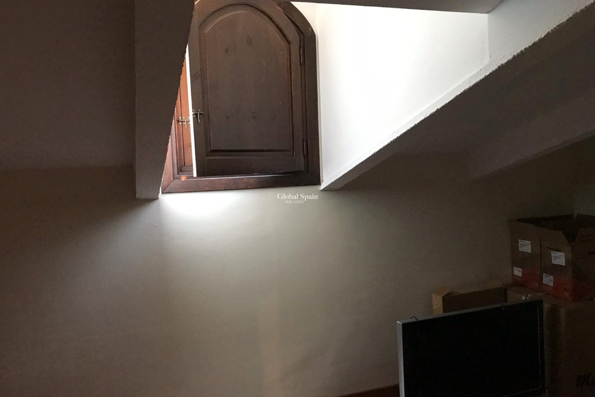 Odsprzedaż - WILLA  -
RIÓPAR - Riopar