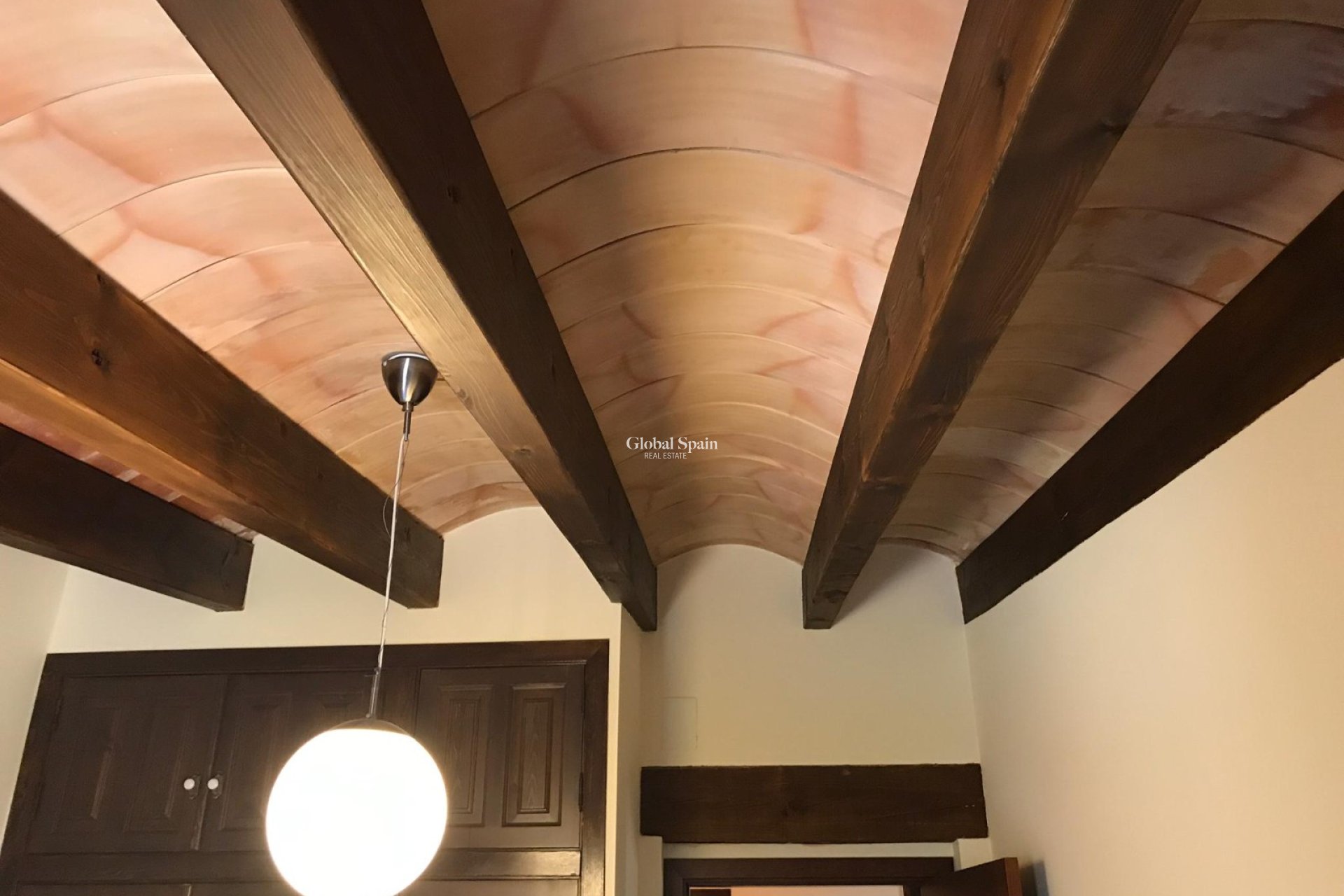 Odsprzedaż - WILLA  -
RIÓPAR - Riopar