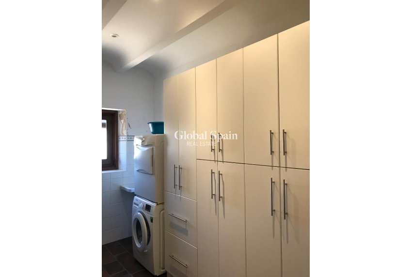 Odsprzedaż - WILLA  -
RIÓPAR - Riopar