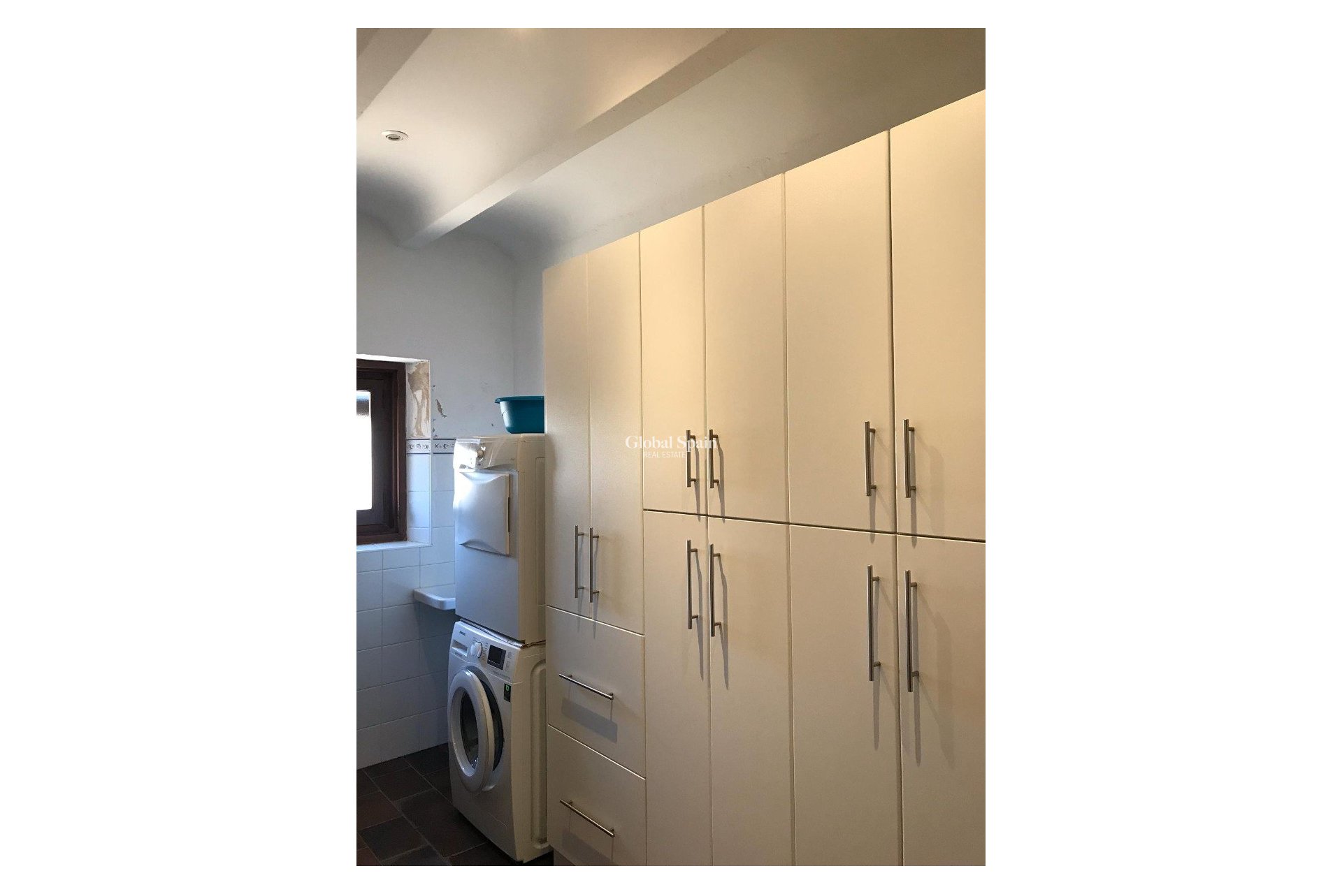 Odsprzedaż - WILLA  -
RIÓPAR - Riopar