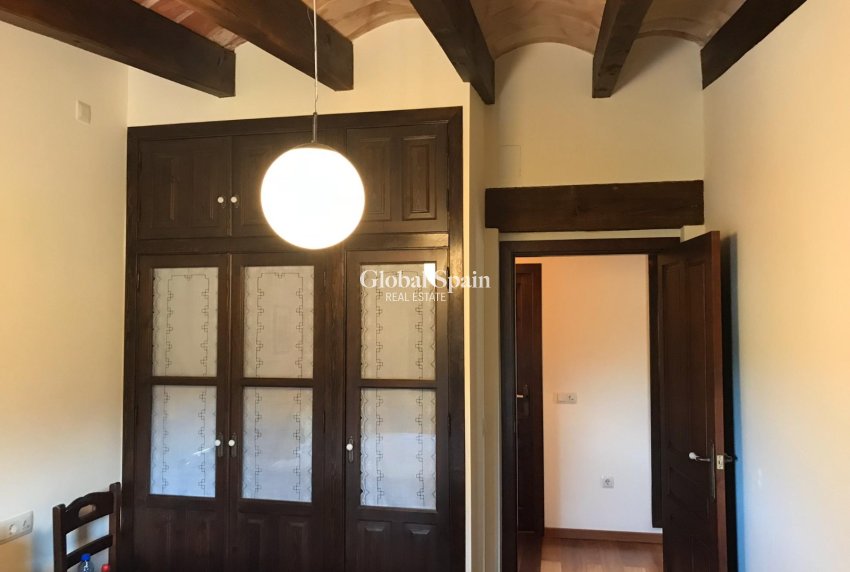 Odsprzedaż - WILLA  -
RIÓPAR - Riopar