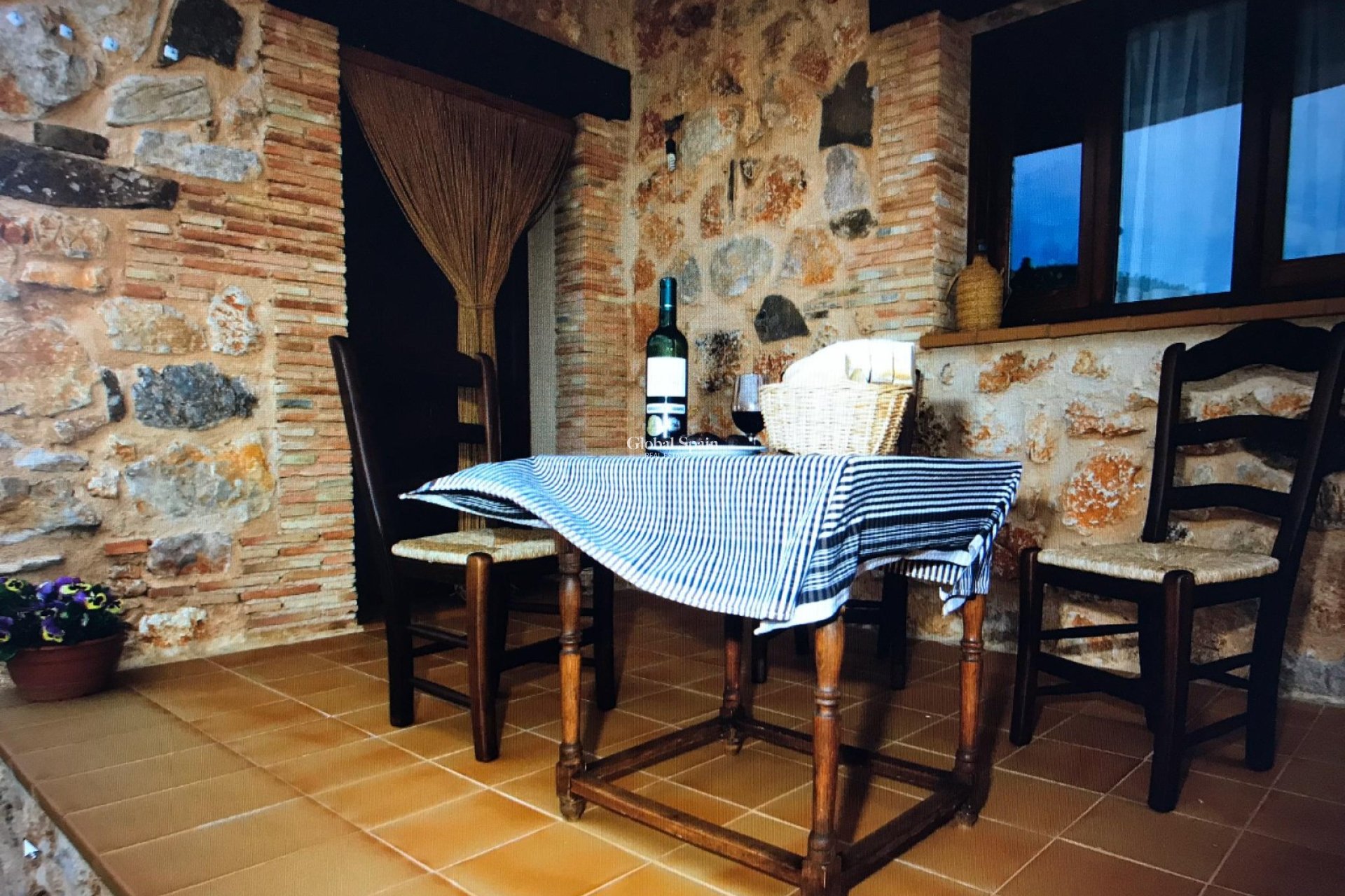 Odsprzedaż - WILLA  -
RIÓPAR - Riopar