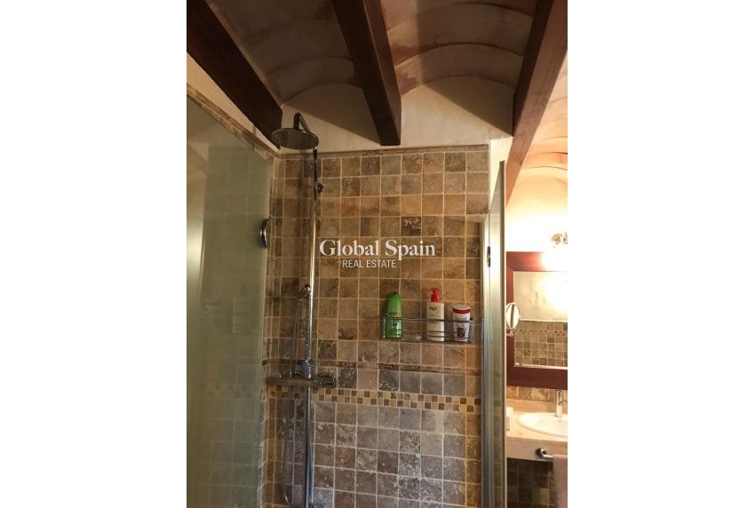 Odsprzedaż - WILLA  -
RIÓPAR - Riopar