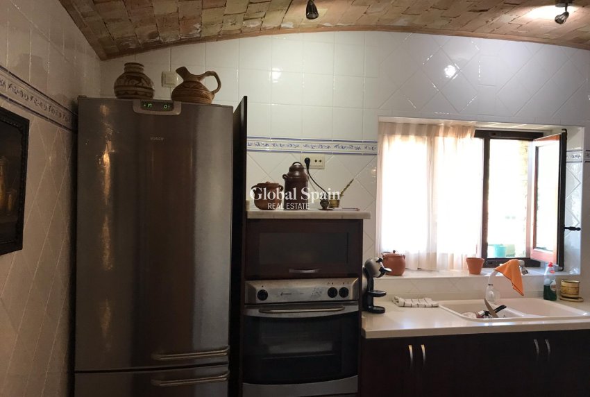 Odsprzedaż - WILLA  -
RIÓPAR - Riopar