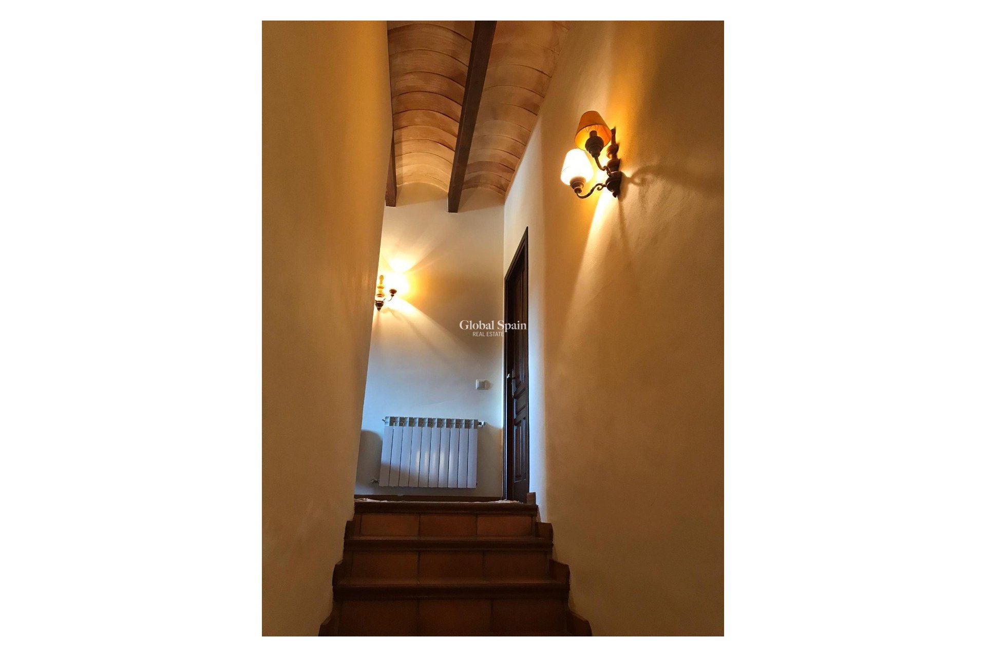 Odsprzedaż - WILLA  -
RIÓPAR - Riopar