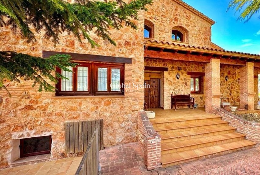 Odsprzedaż - Willa -
Riopar