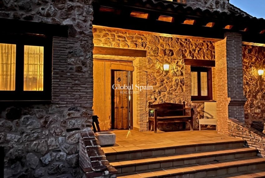 Odsprzedaż - Willa -
Riopar