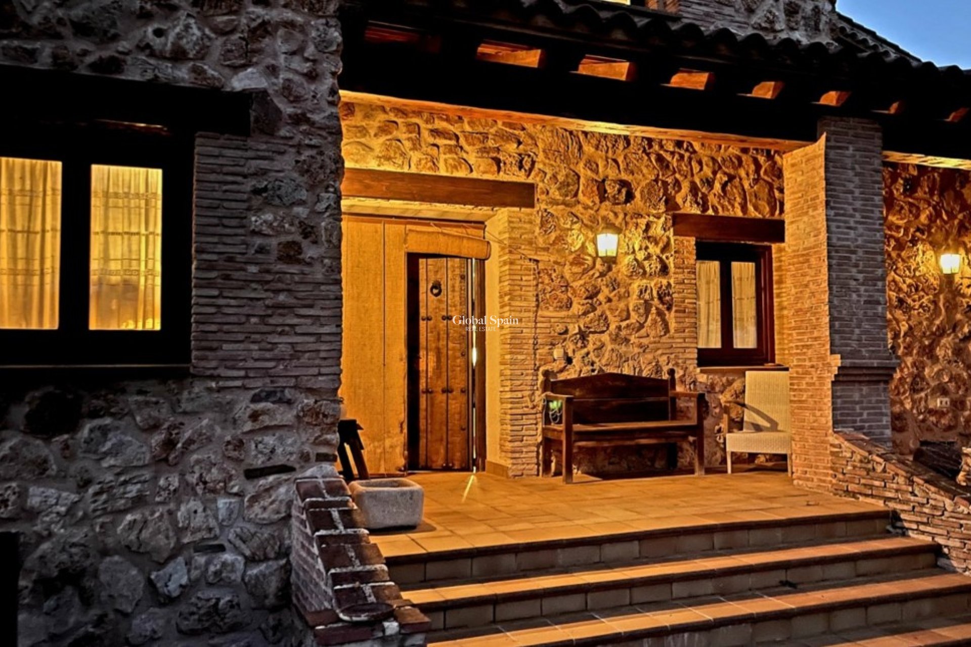 Odsprzedaż - Willa -
Riopar