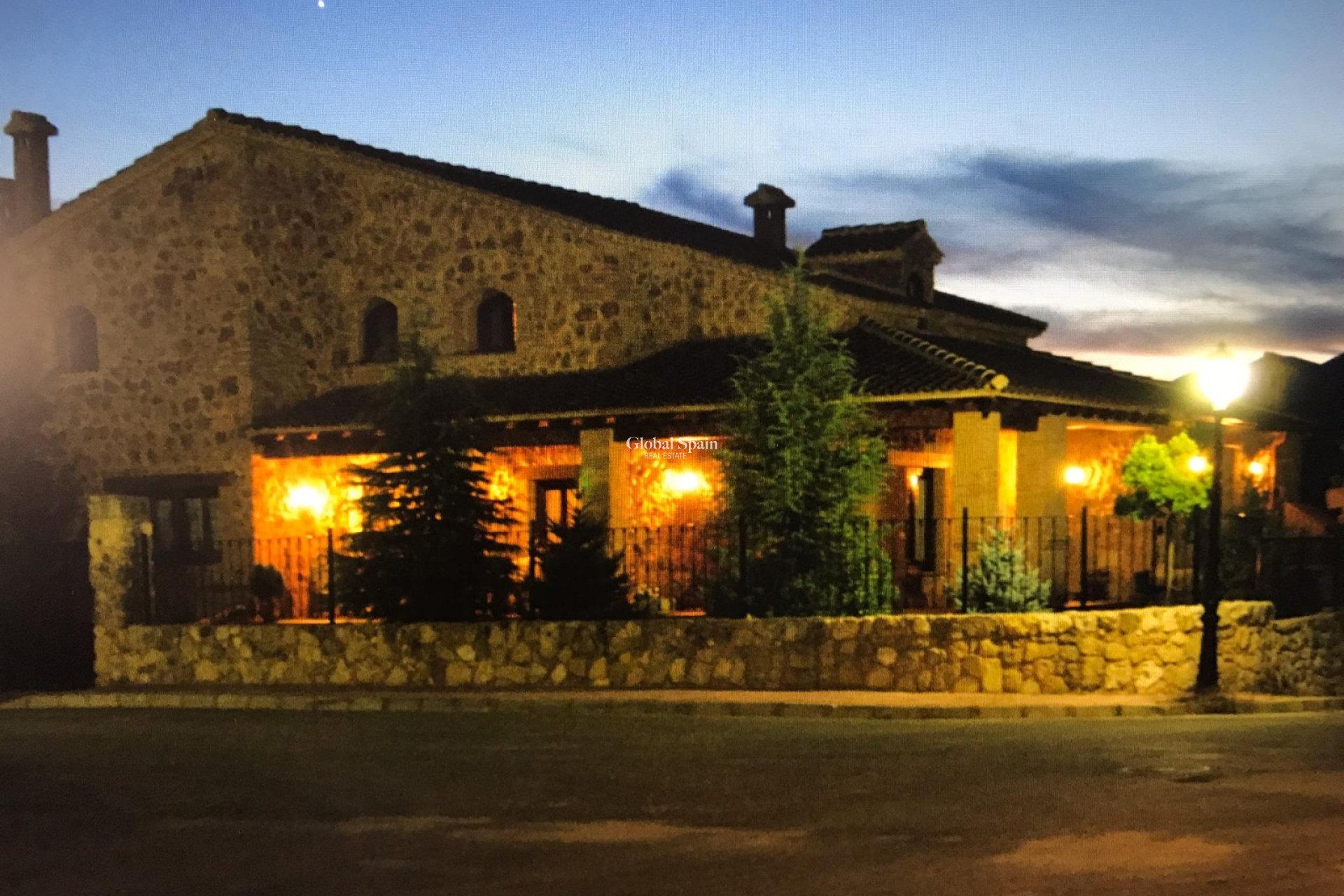 Odsprzedaż - Willa -
Riopar