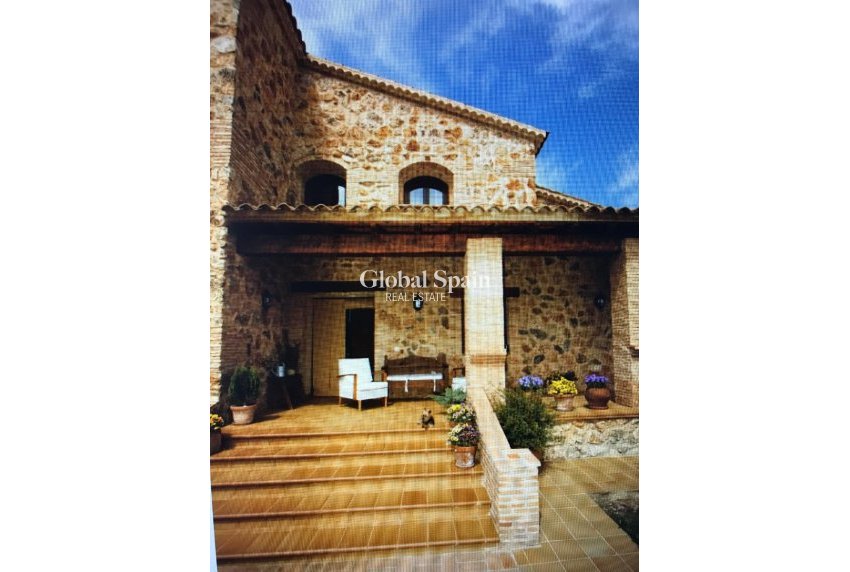 Odsprzedaż - Willa -
Riopar