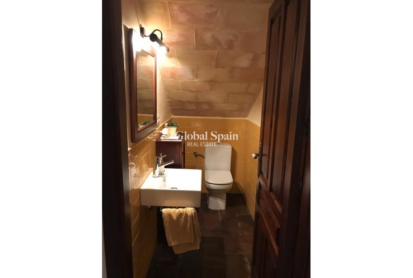 Odsprzedaż - Willa -
Riopar