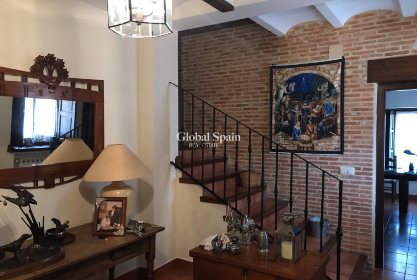 Odsprzedaż - Willa -
Riopar