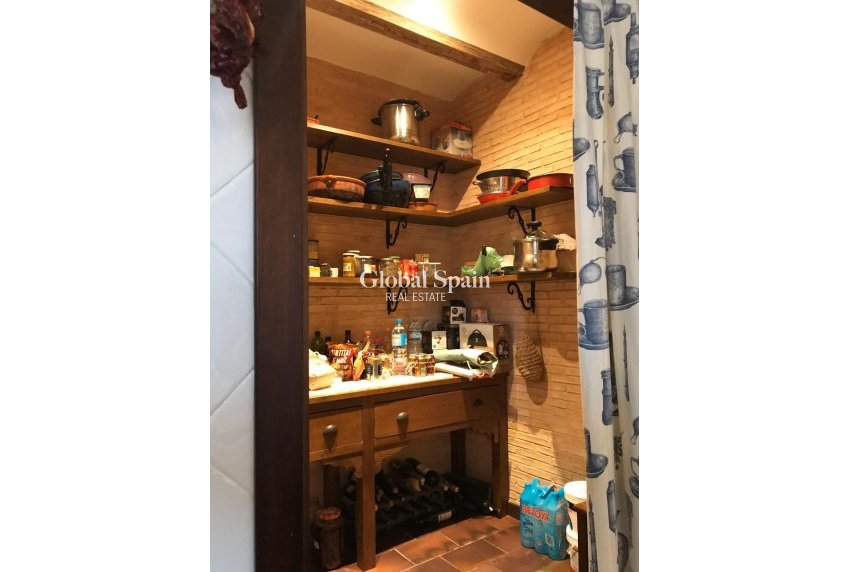 Odsprzedaż - Willa -
Riopar