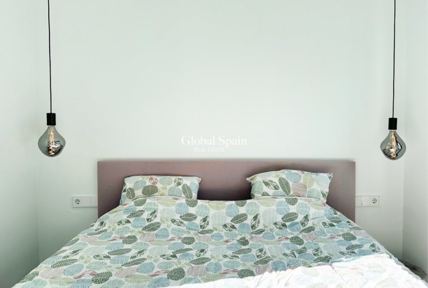 Odsprzedaż - WILLA  -
ROJALES - Inland