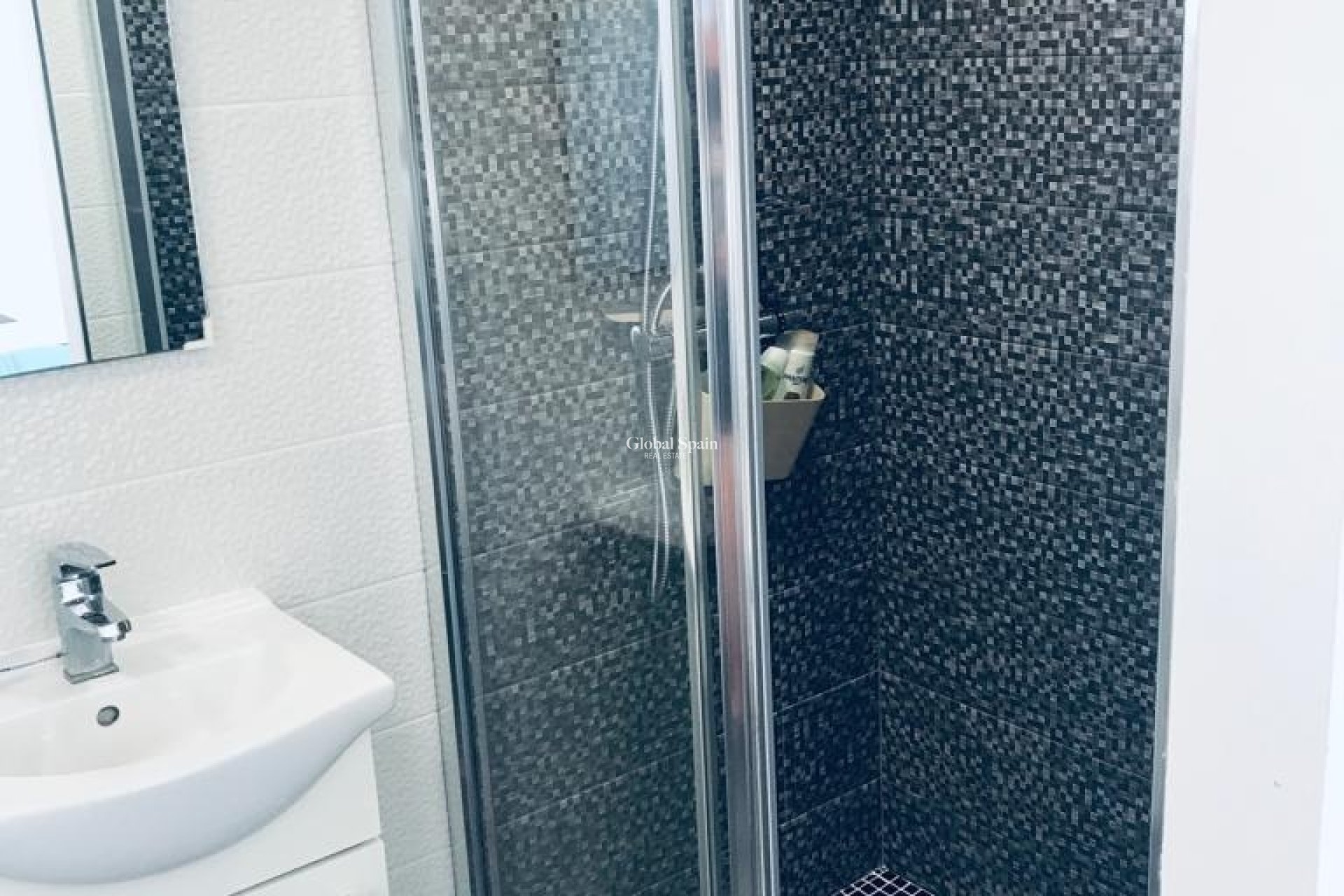 Odsprzedaż - WILLA  -
ROJALES - Inland