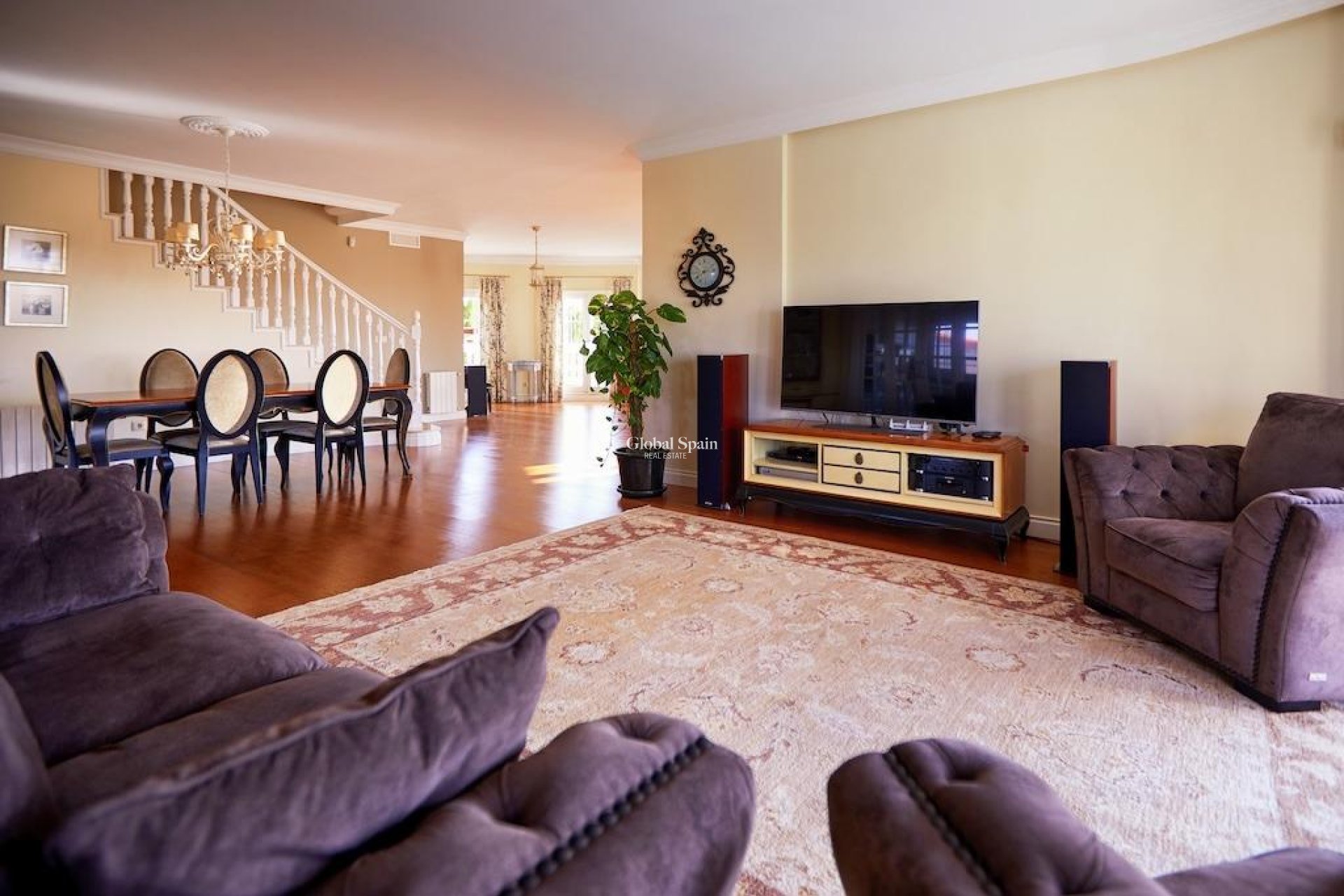 Odsprzedaż - WILLA  -
ROJALES - Inland