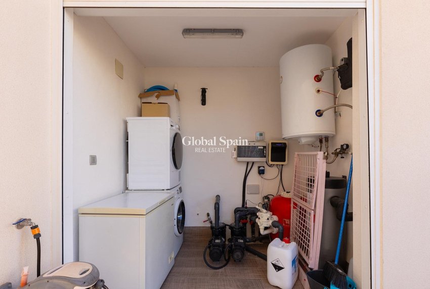 Odsprzedaż - WILLA  -
ROJALES - Pueblo bravo
