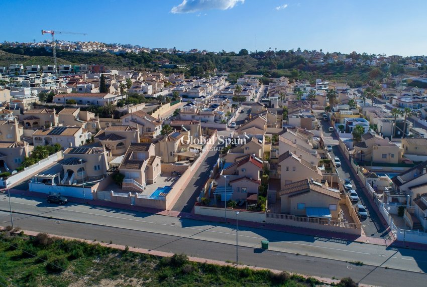 Odsprzedaż - WILLA  -
ROJALES - Pueblo