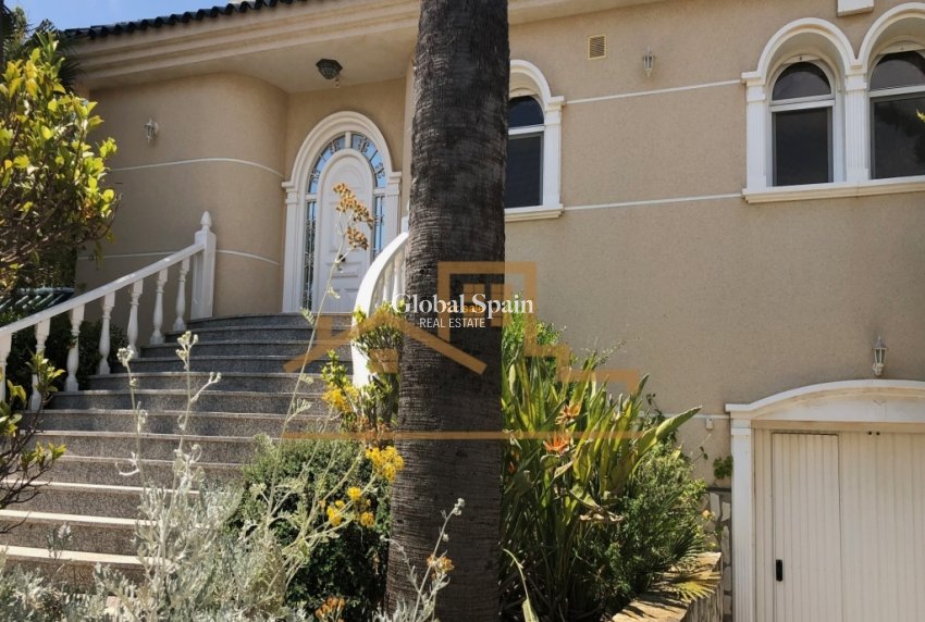 Odsprzedaż - Willa -
ROJALES - 