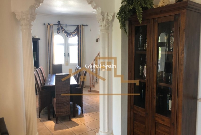 Odsprzedaż - Willa -
ROJALES - 