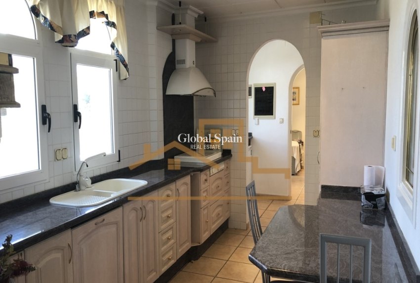 Odsprzedaż - Willa -
ROJALES - 