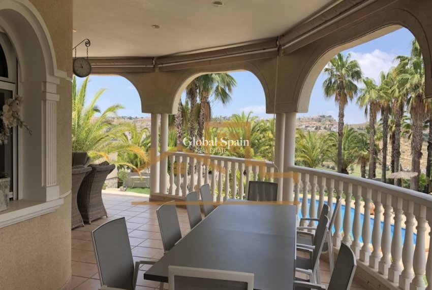 Odsprzedaż - Willa -
ROJALES - 