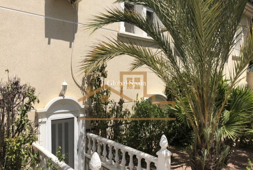 Odsprzedaż - Willa -
ROJALES - 