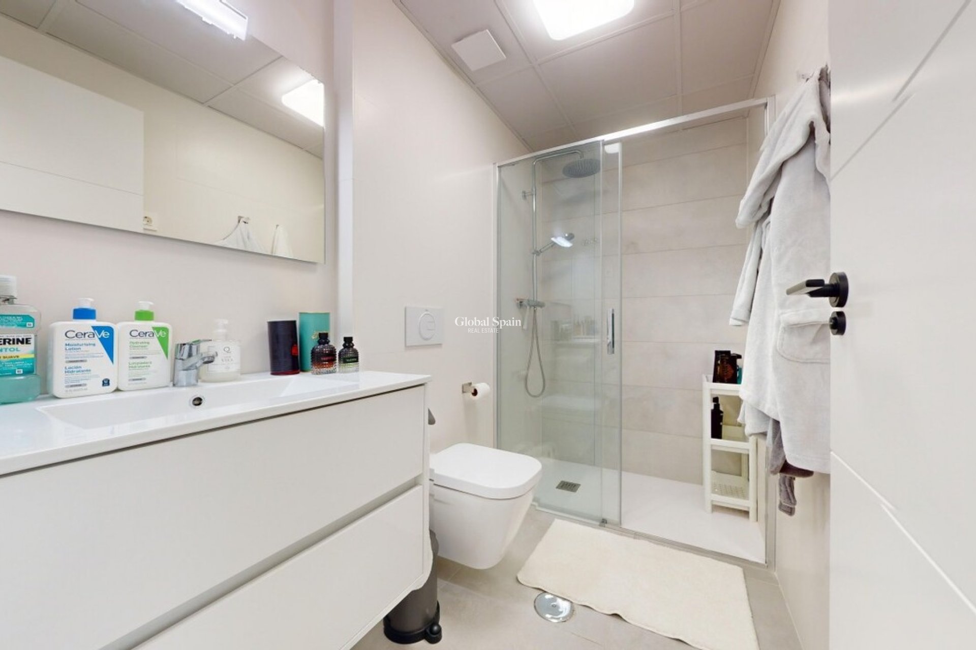 Odsprzedaż - WILLA  -
ROLDÁN - Inland