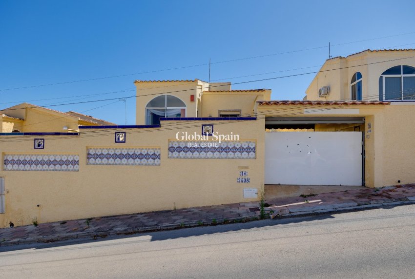 Odsprzedaż - WILLA  -
SAN FULGENCIO - LA MARINA