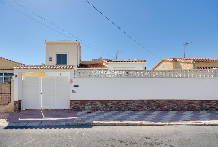 Odsprzedaż - WILLA  -
SAN FULGENCIO - LA MARINA