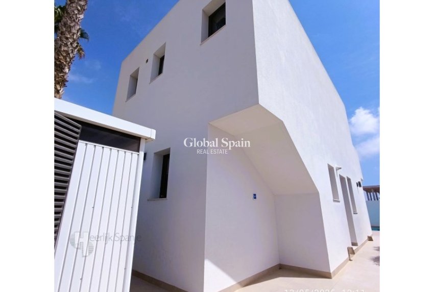 Odsprzedaż - WILLA  -
SAN JAVIER - 