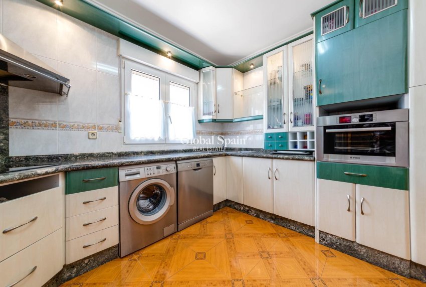 Odsprzedaż - WILLA  -
SAN JAVIER - 