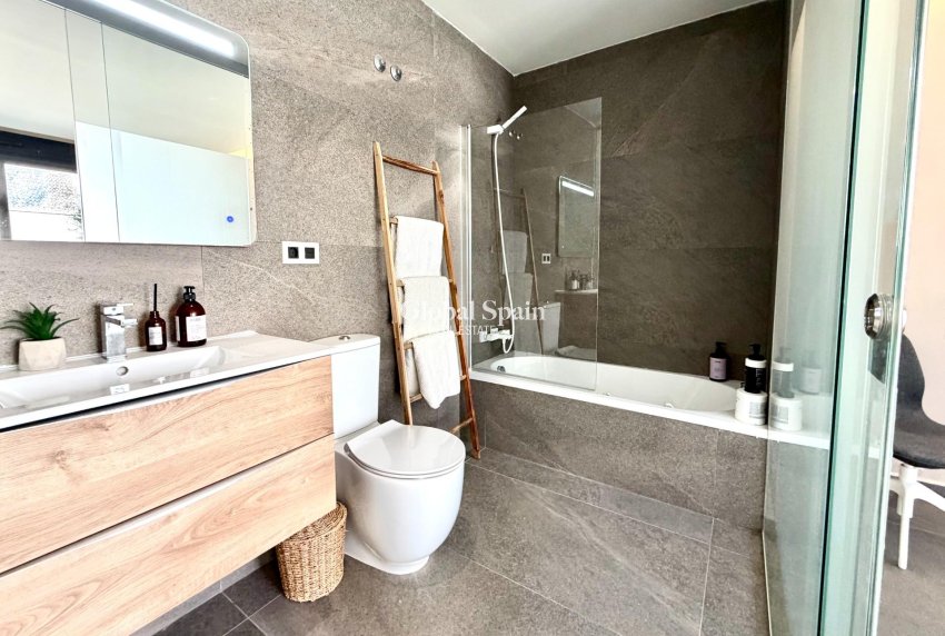 Odsprzedaż - WILLA  -
SAN MIGUEL DE SALINAS - Bellavista