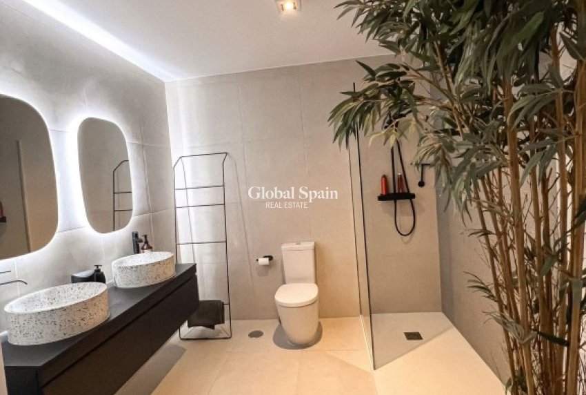 Odsprzedaż - WILLA  -
SAN MIGUEL DE SALINAS - Inland