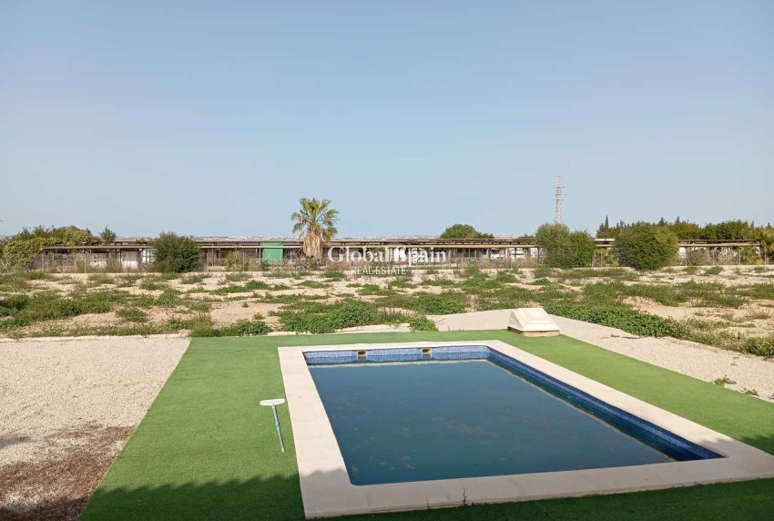 Odsprzedaż - WILLA  -
SAN MIGUEL DE SALINAS - Inland