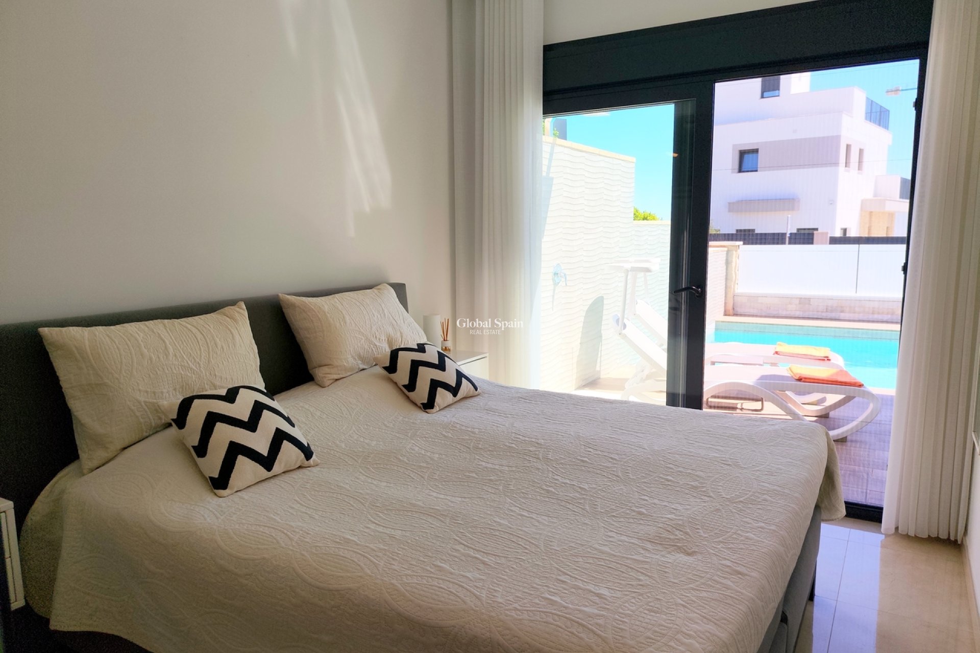Odsprzedaż - WILLA  -
SAN MIGUEL DE SALINAS - Inland