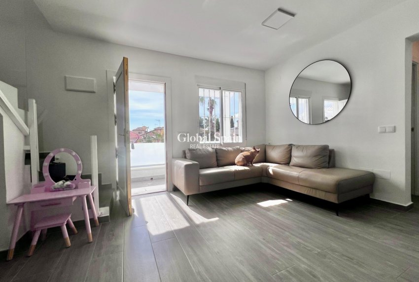 Odsprzedaż - WILLA  -
SAN MIGUEL DE SALINAS - Las filipinas