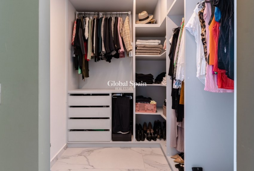 Odsprzedaż - WILLA  -
SAN MIGUEL DE SALINAS - 