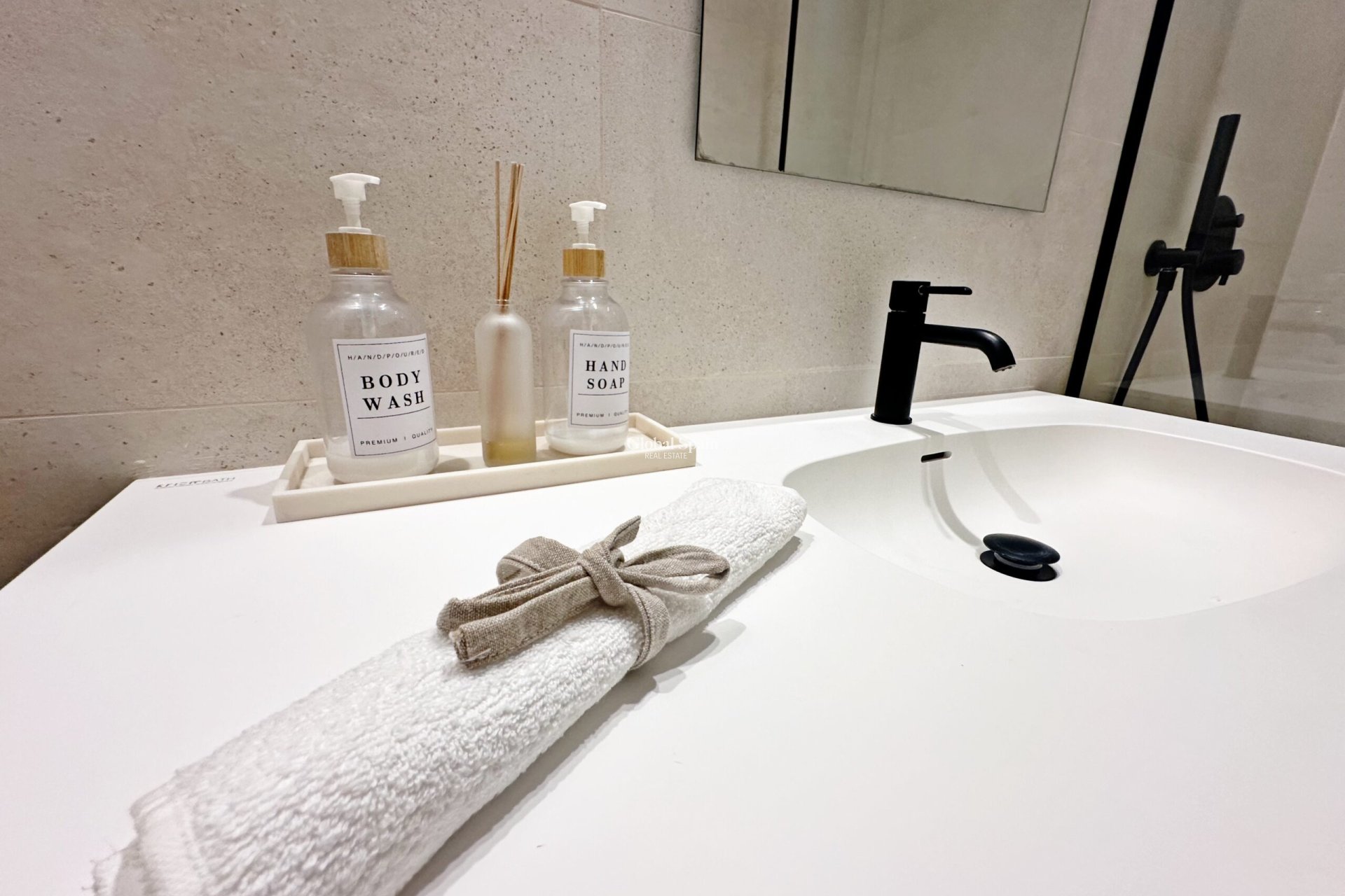 Odsprzedaż - WILLA  -
SANTA ROSALÍA - Inland