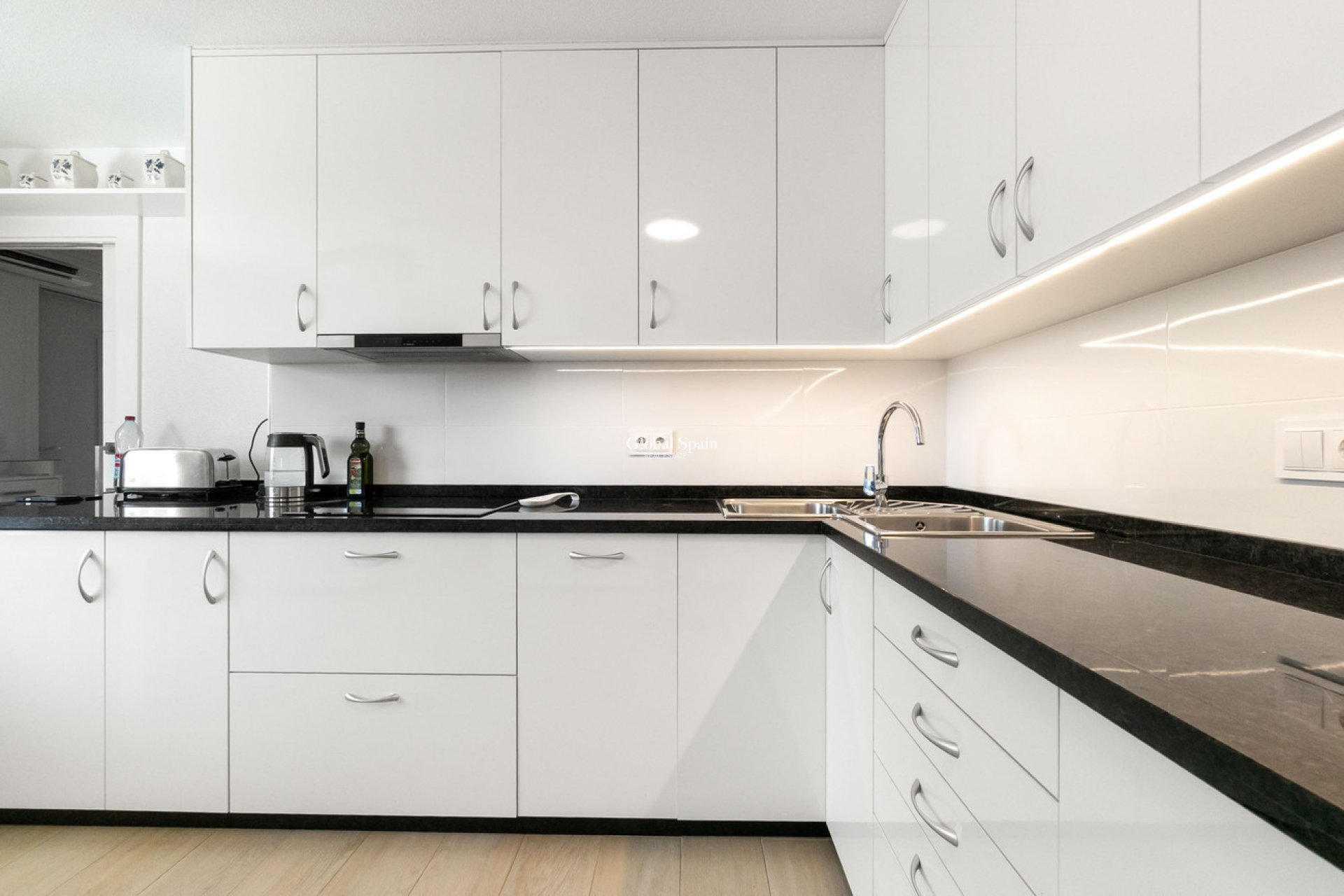 Odsprzedaż - WILLA  -
TORRE DE LA HORADADA - Costa Blanca