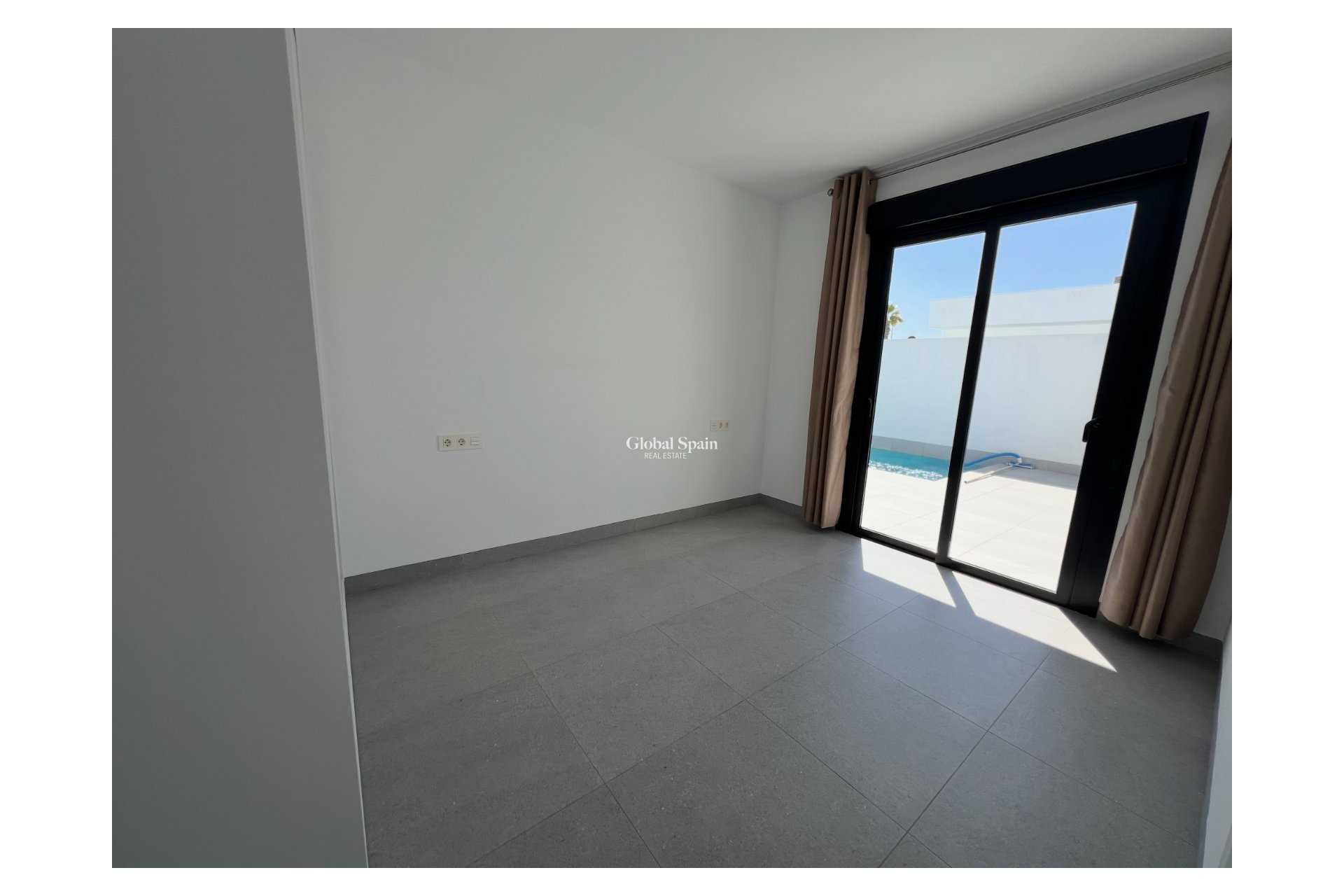 Odsprzedaż - WILLA  -
TORRE PACHECO - Inland