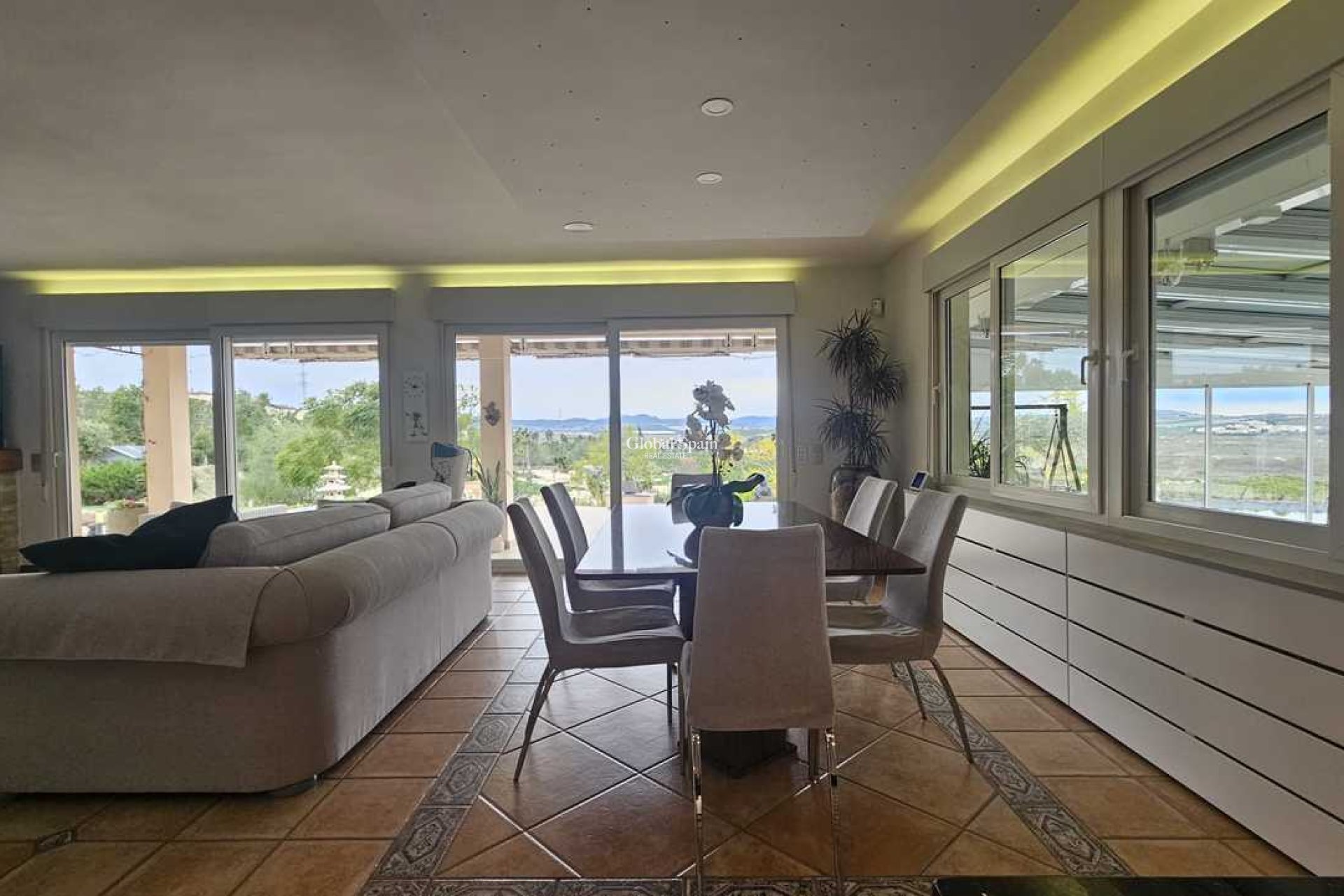 Odsprzedaż - WILLA  -
TORREMENDO - Costa Blanca