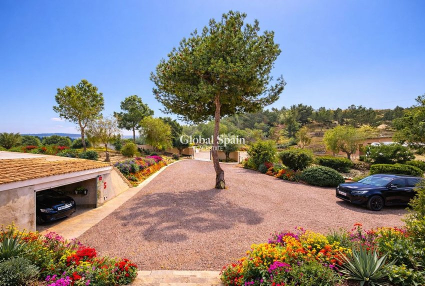 Odsprzedaż - WILLA  -
TORREMENDO - Costa Blanca