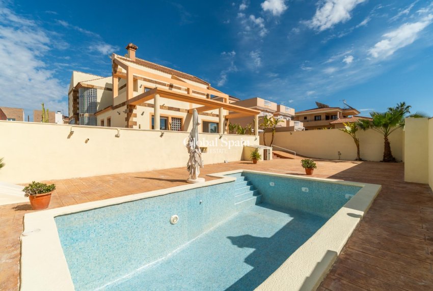 Odsprzedaż - Willa -
TORREVIEJA - Aguas nuevas 2