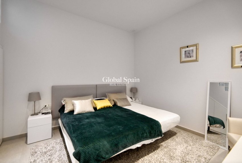 Odsprzedaż - WILLA  -
TORREVIEJA - Aguas nuevas 2