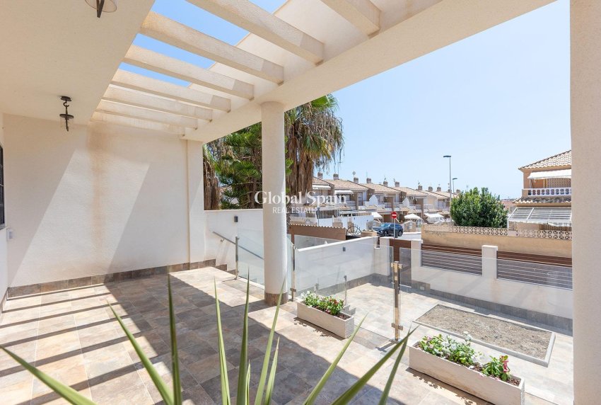 Odsprzedaż - Willa -
TORREVIEJA - Aguas Nuevas