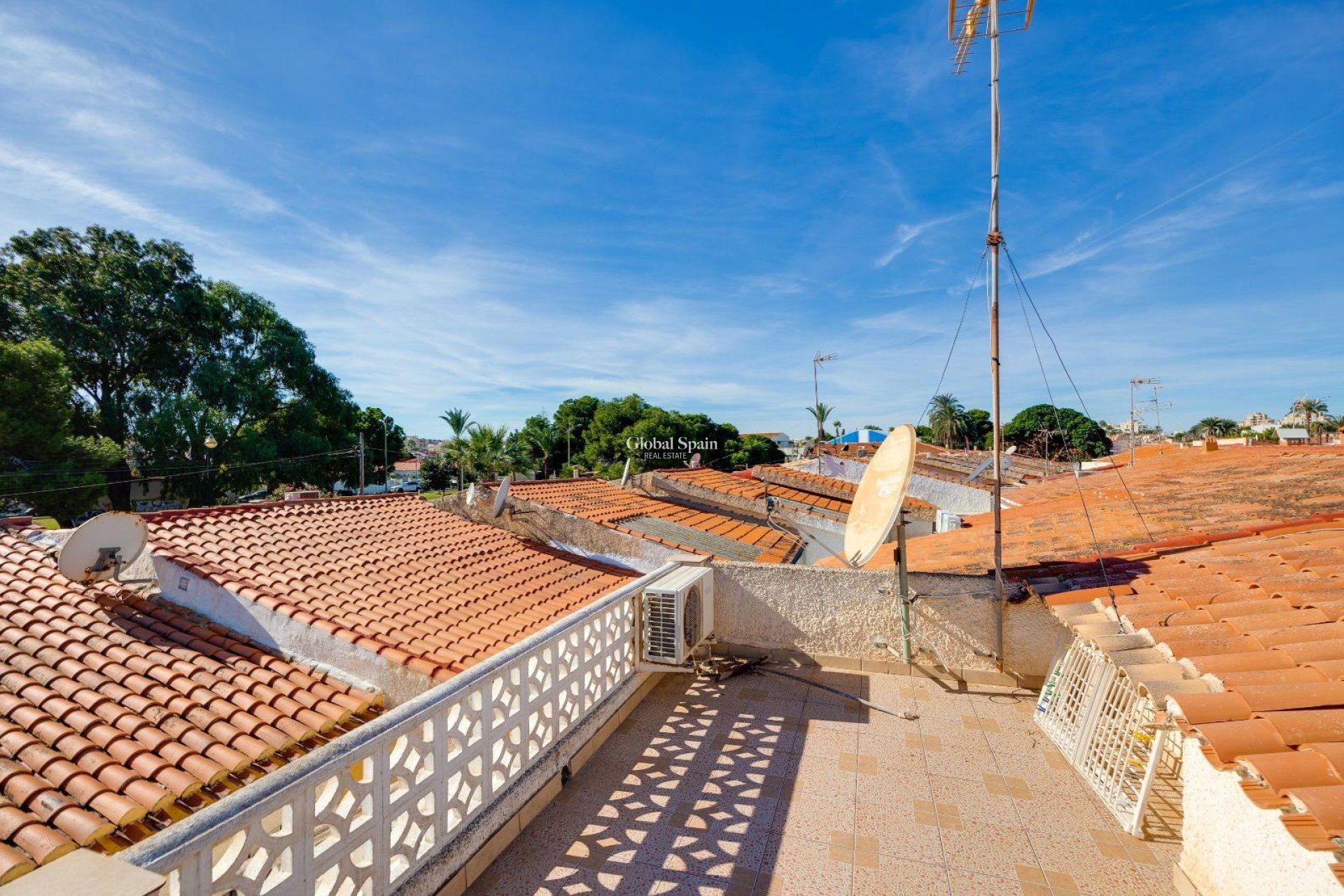 Odsprzedaż - WILLA  -
TORREVIEJA - Calas blanca