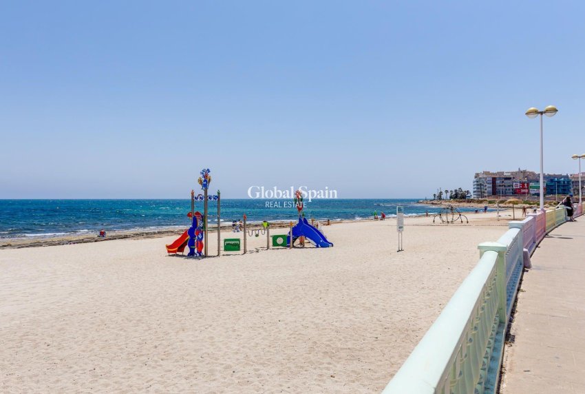 Odsprzedaż - WILLA  -
TORREVIEJA - Calas blanca